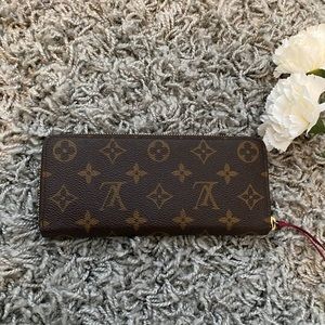 🌸 discontinued LV clemence wallet 🌸
